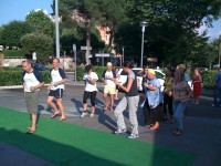 E' orgoglio gay al ritmo dei Village People con 'YMCA'..