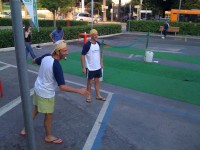 In mancanza d'altro si gioca pure col freesbe..