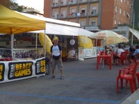pur di guadagnarci altri gadget e birre fresche..
