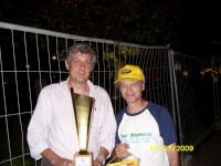 Quando pero' arrivano il Presidente e il Capitano la coppa passa in mano a loro..