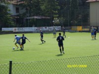Pastore tedesco che azzanna le caviglie dell'avversario..