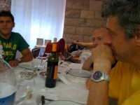 il Capitano discute di tattica con Emi e Spreca, di quale tattica non e' da sapere..