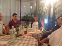 All'ultima cena anche la macchina fotografica ha bevuto..